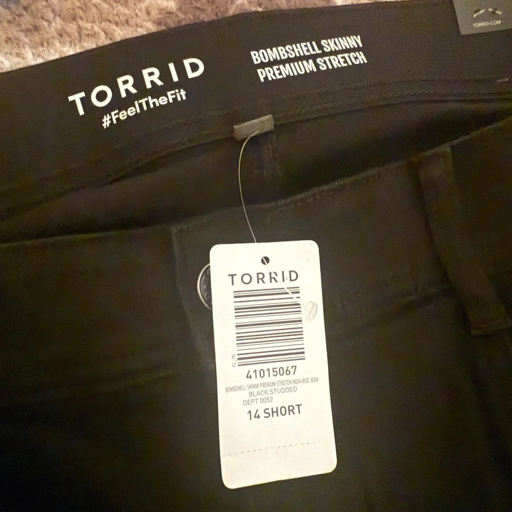 Torrid Black Studded Ankle Pants NWT - Picture 3 of 3